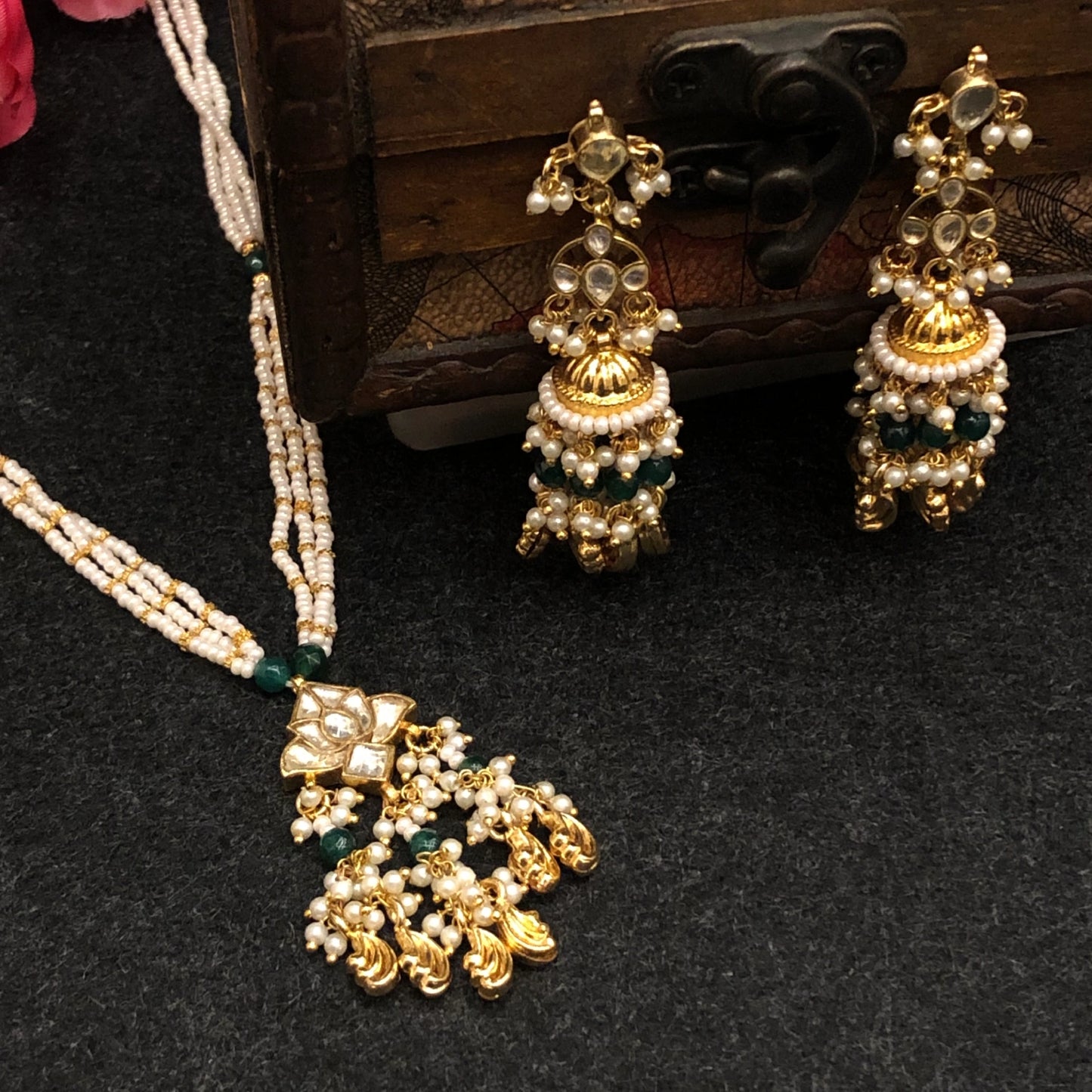 Emerald Harmony Jadau Bridal Necklace Set