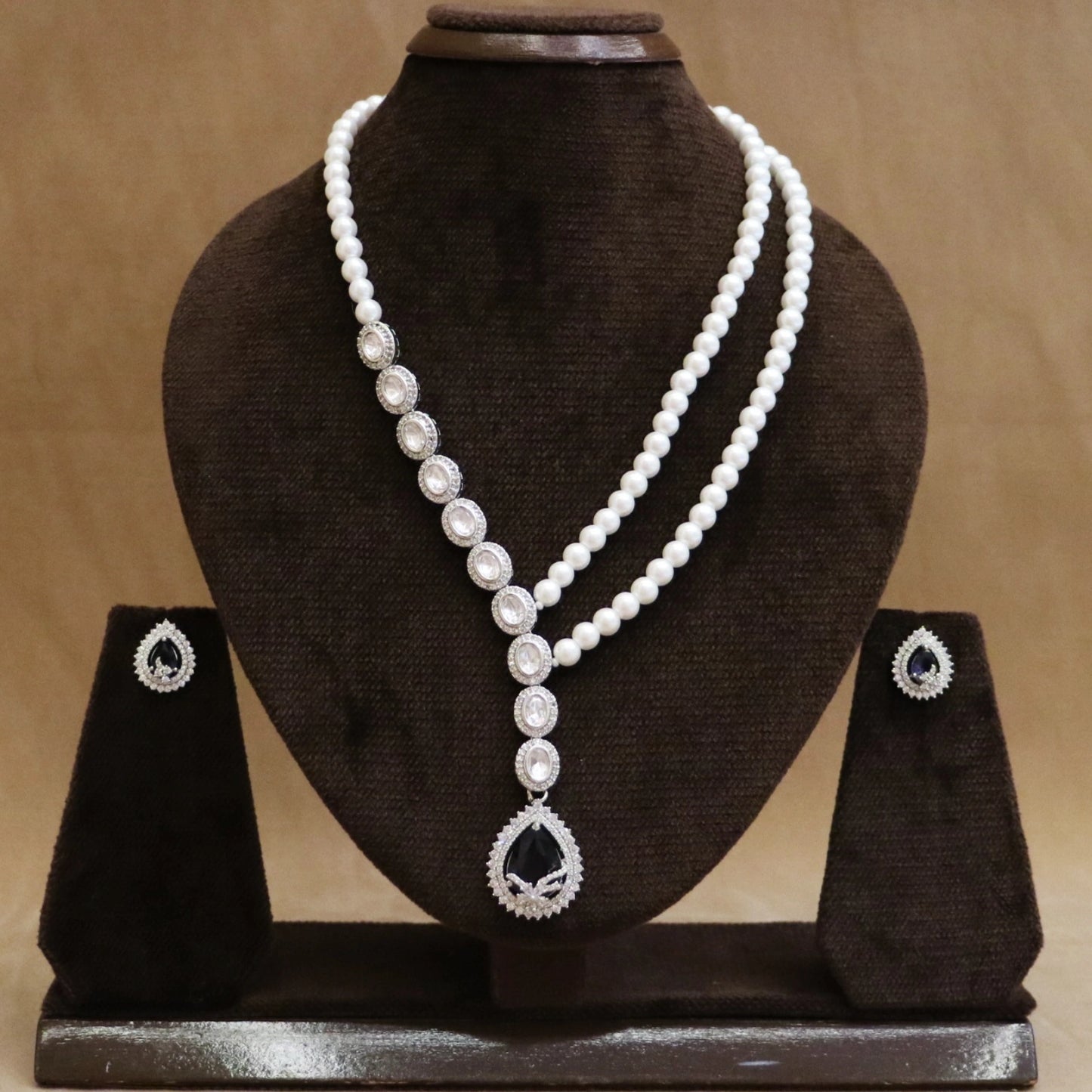Classic White Pearl and Black Stone Pendant Set