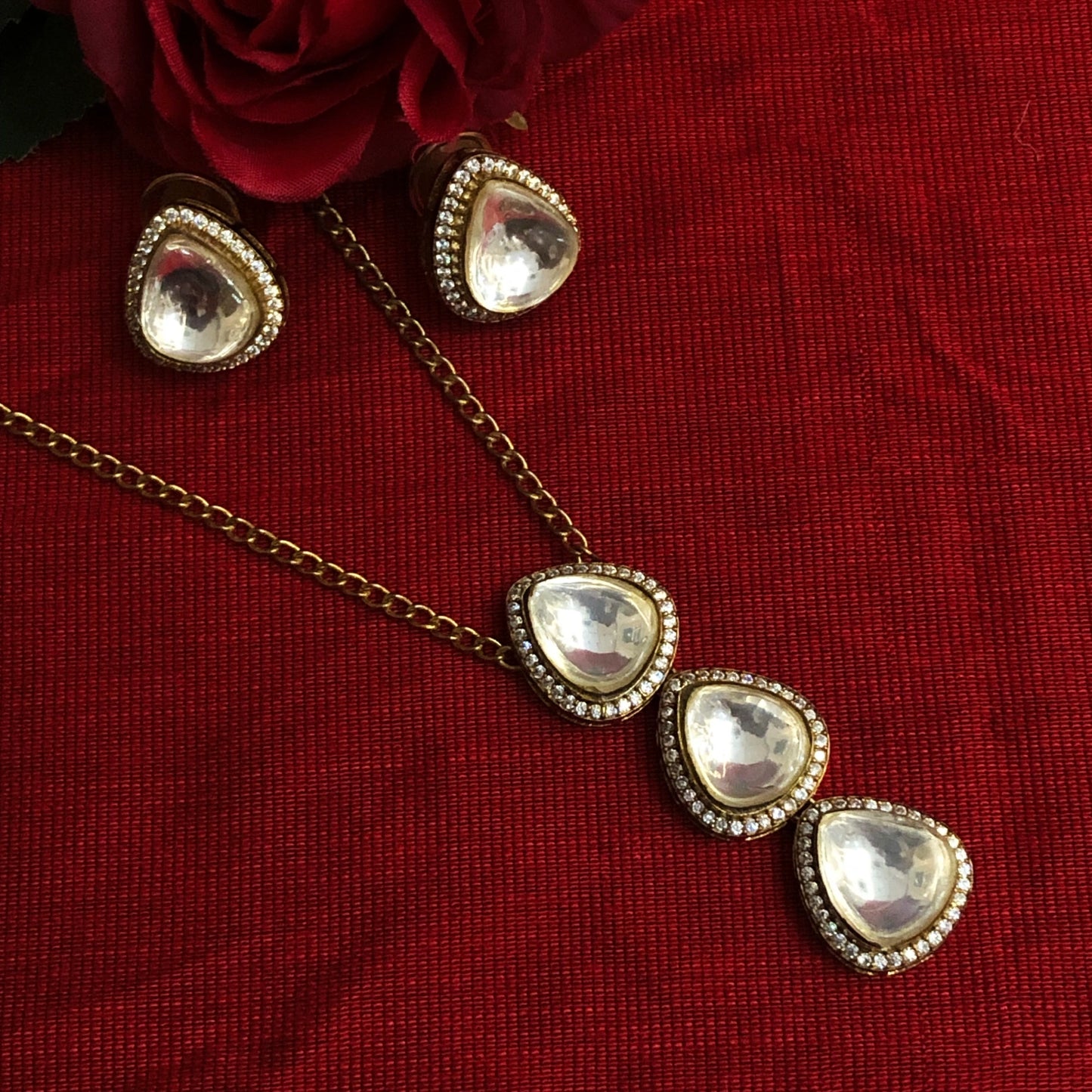 Classic Kundan Teardrop Pendant Set