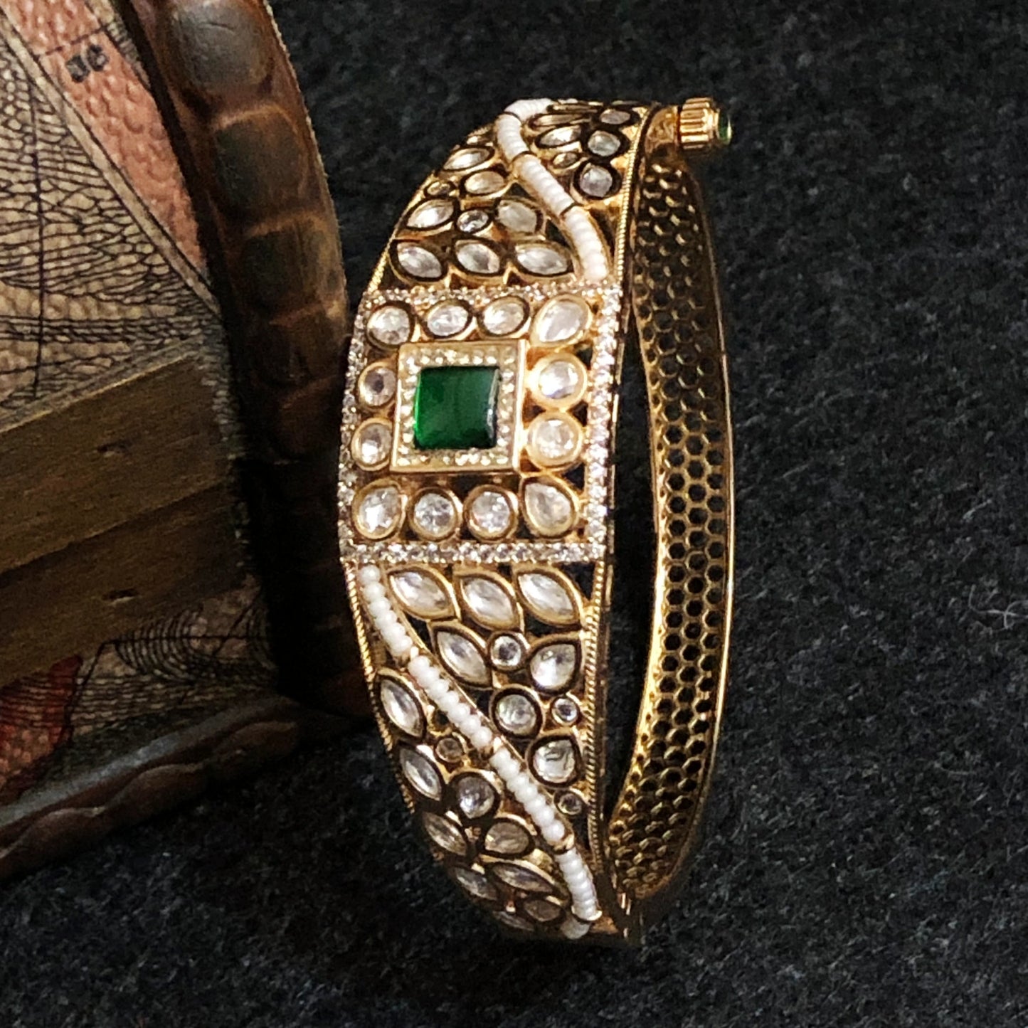 Regal Green Stone Jadau Polki Bracelet
