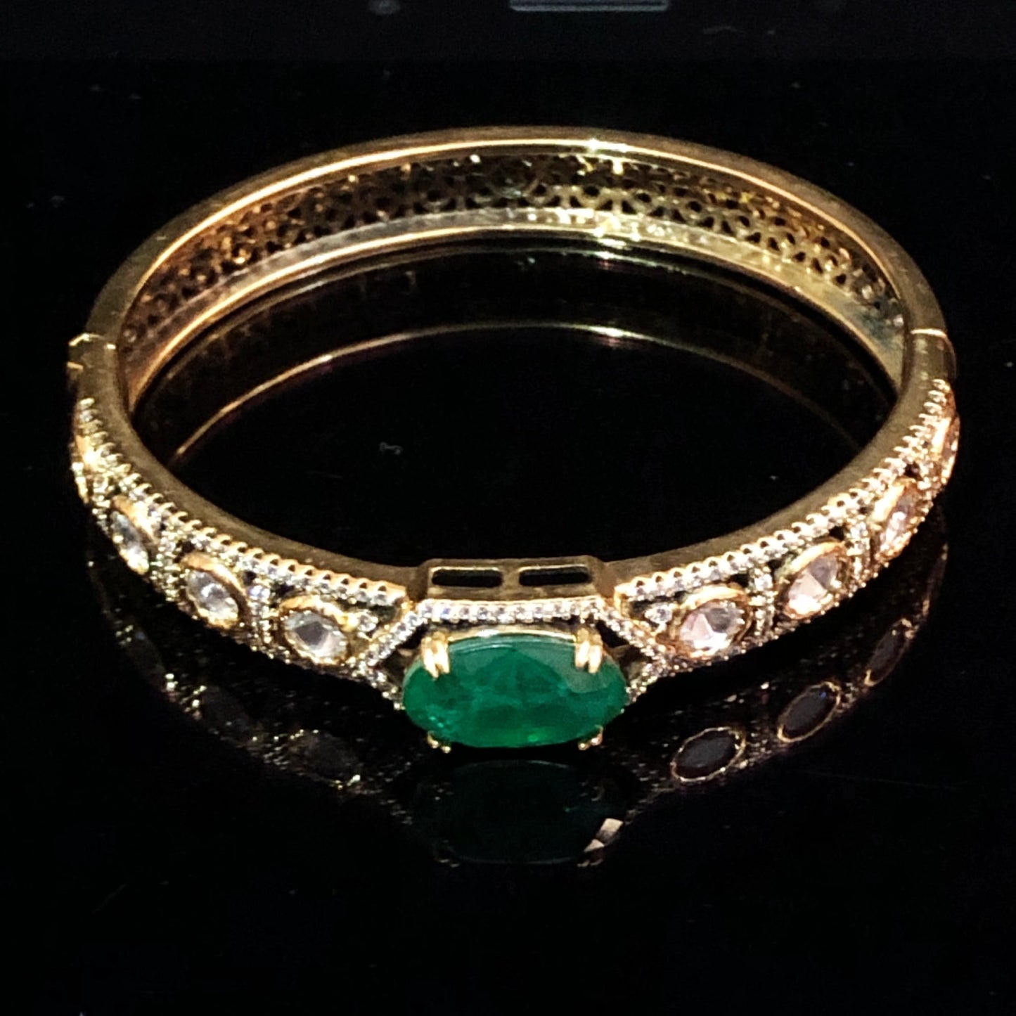 Polki Bangle with Emerald Accent