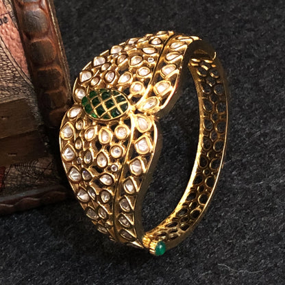Majestic Green Centerpiece Jadau Bracelet