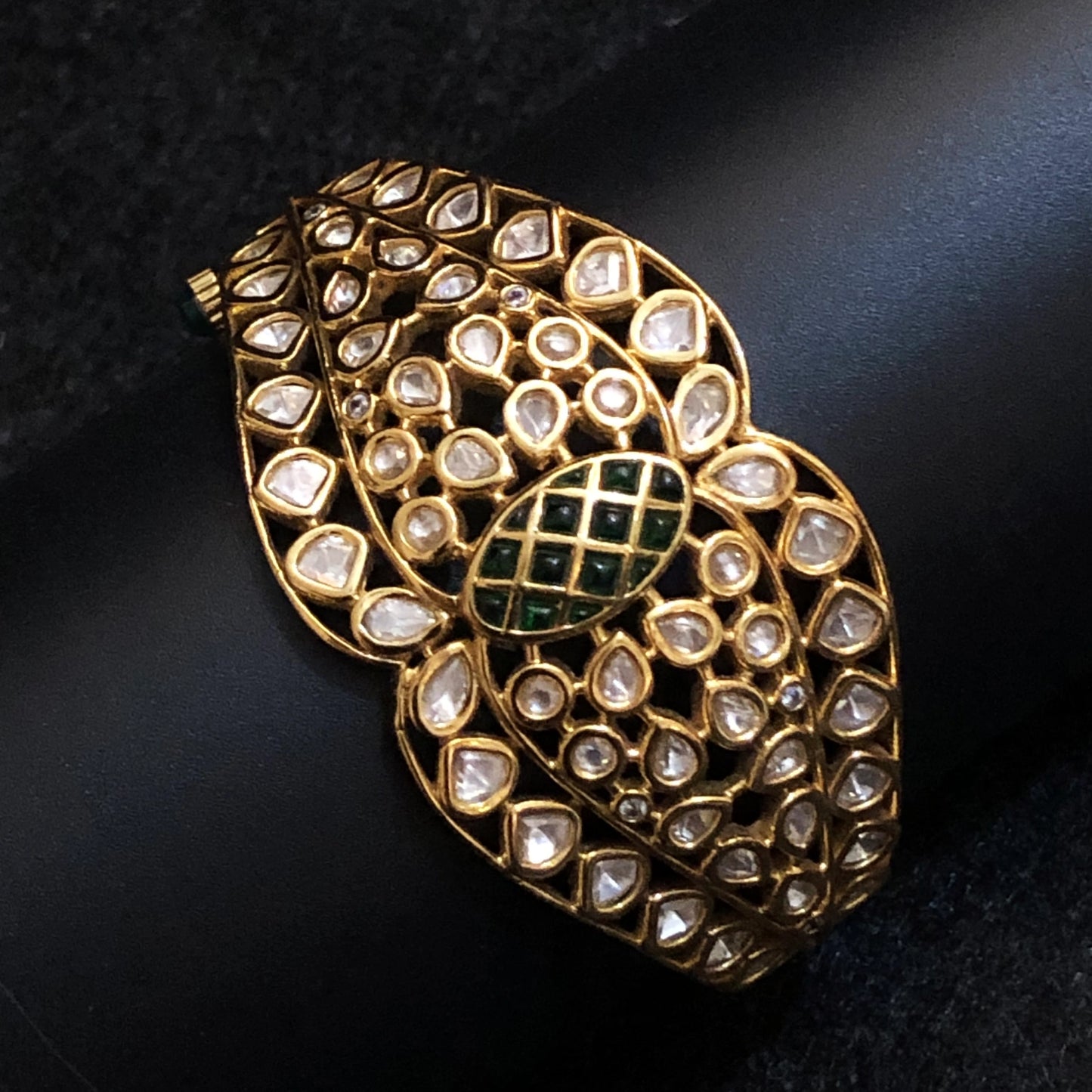 Majestic Green Centerpiece Jadau Bracelet