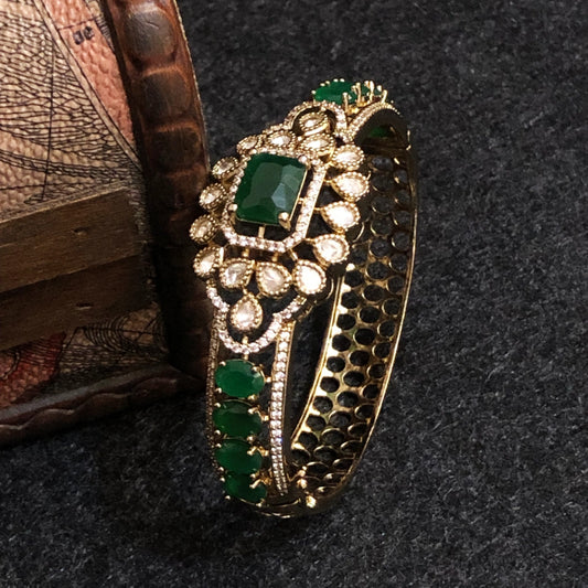 Regal Emerald Polki Bracelet with Antique Finish