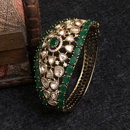 Emerald Radiance Kundan Kada
