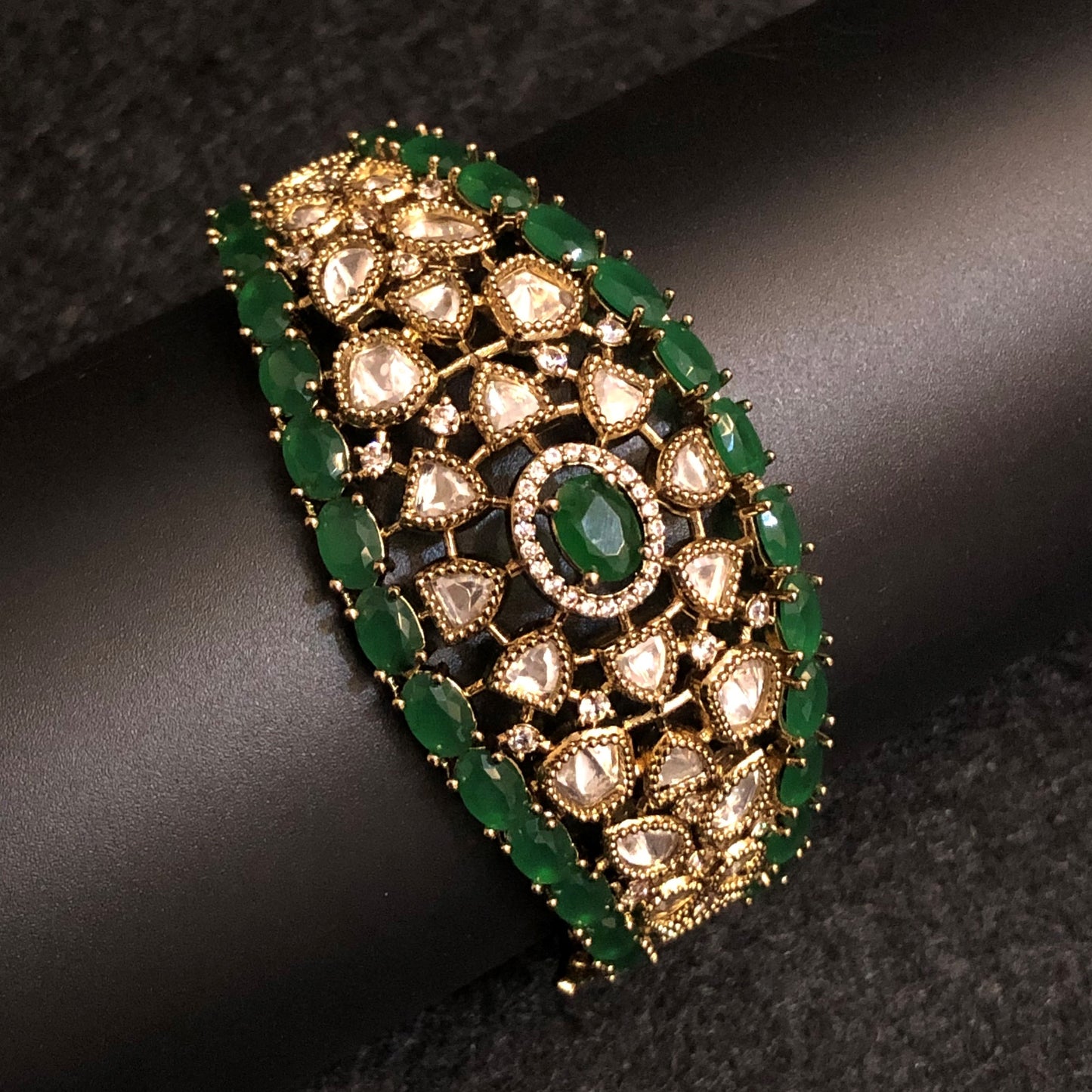 Emerald Radiance Kundan Kada