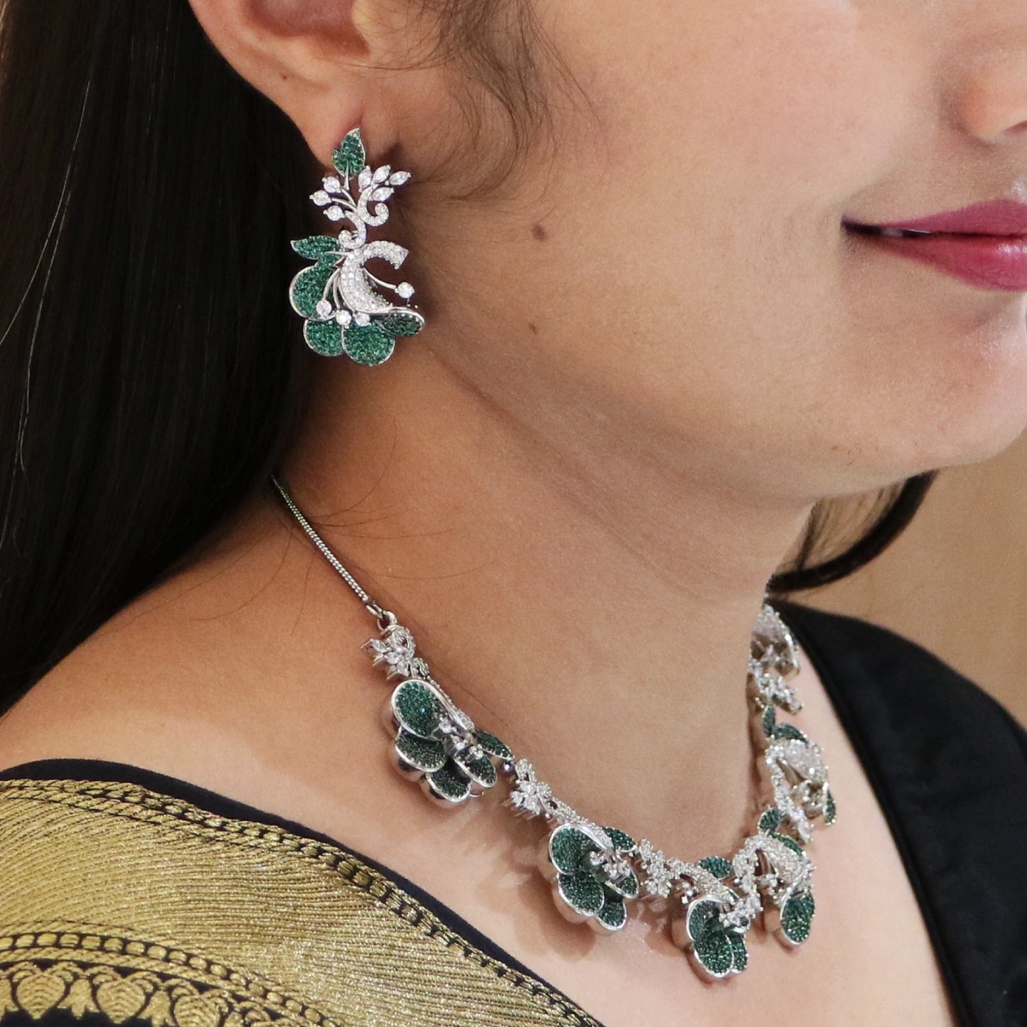 Aarvi Emerald Bloom Zircon Necklace Set